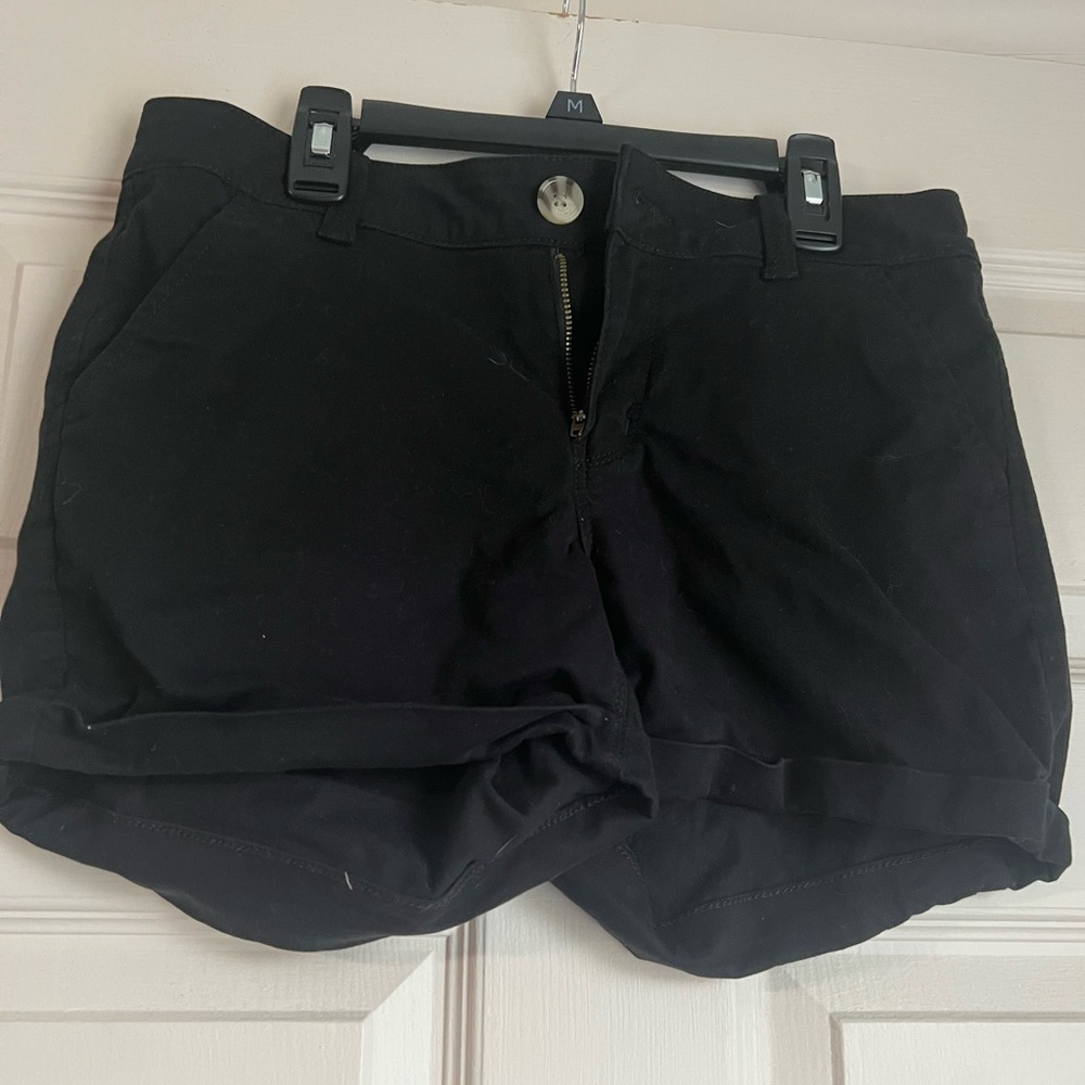SO size 7 low rise MIDI black shorts
